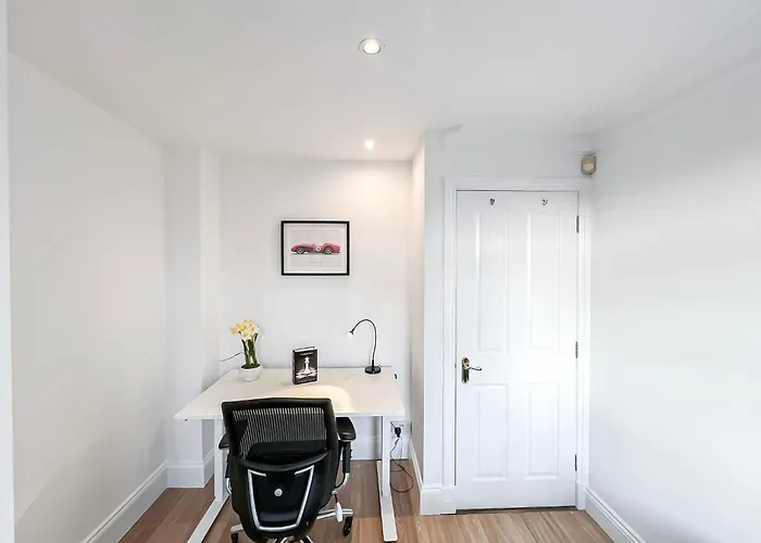 3 Bedroom Flat With Free Secured Parking In Borough Near The Shard, Bermondsey