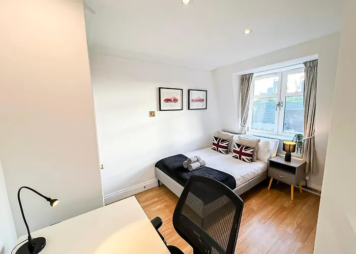 3 Bedroom Flat With Free Secured Parking In Borough Near The Shard, Bermondsey