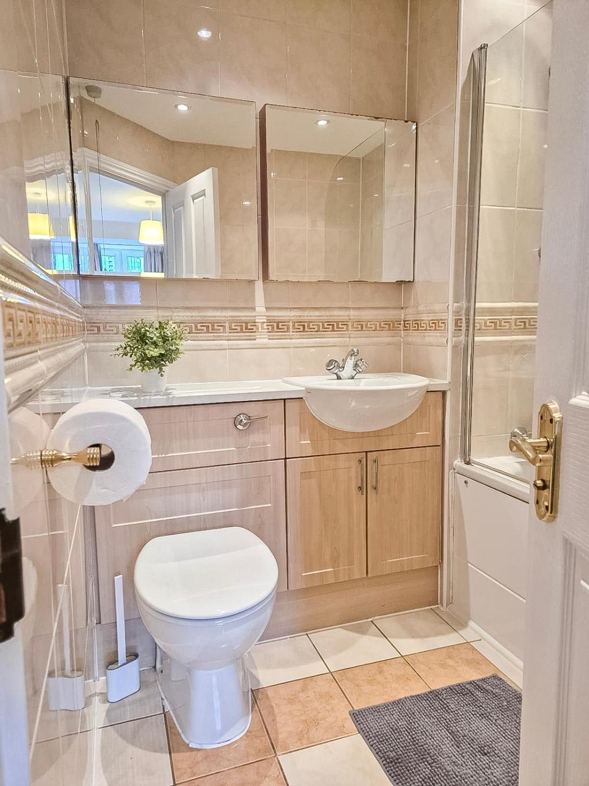 Apartment 3 Bedroom Flat With Free Secured Parking In Borough Near The Shard, Bermondsey *