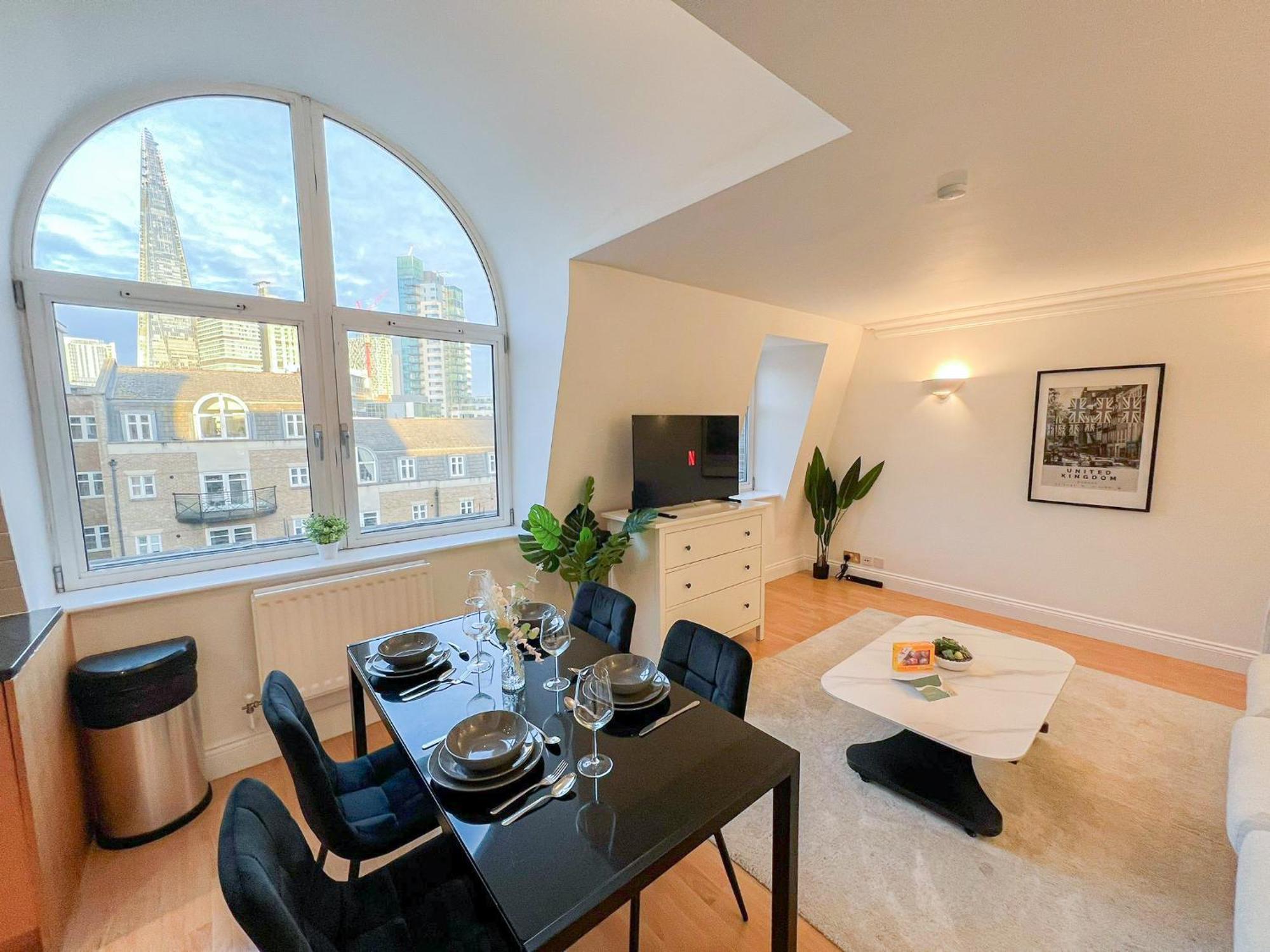 Apartment 3 Bedroom Flat With Free Secured Parking In Borough Near The Shard, Bermondsey