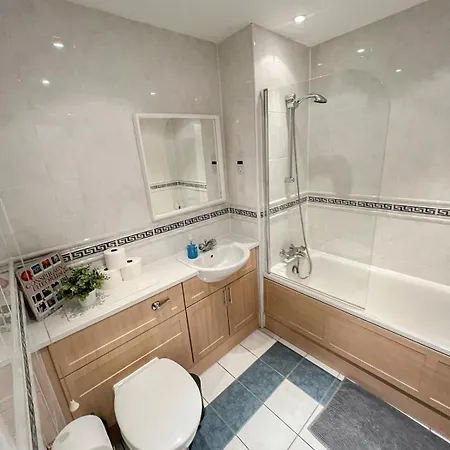 3 Bedroom Flat With Free Secured Parking In Borough Near The Shard, Bermondsey London Exterior photo