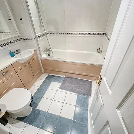 3 Bedroom Flat With Free Secured Parking In Borough Near The Shard, Bermondsey London Exterior photo