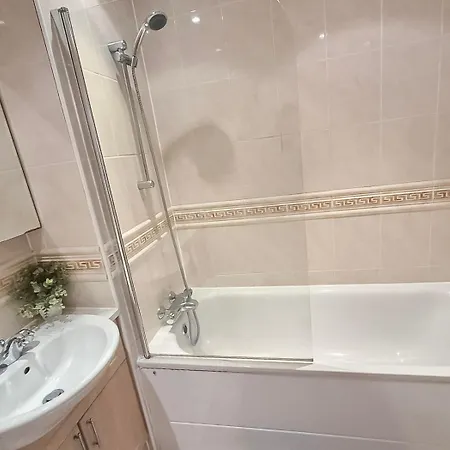 3 Bedroom Flat With Free Secured Parking In Borough Near The Shard, Bermondsey London Exterior photo