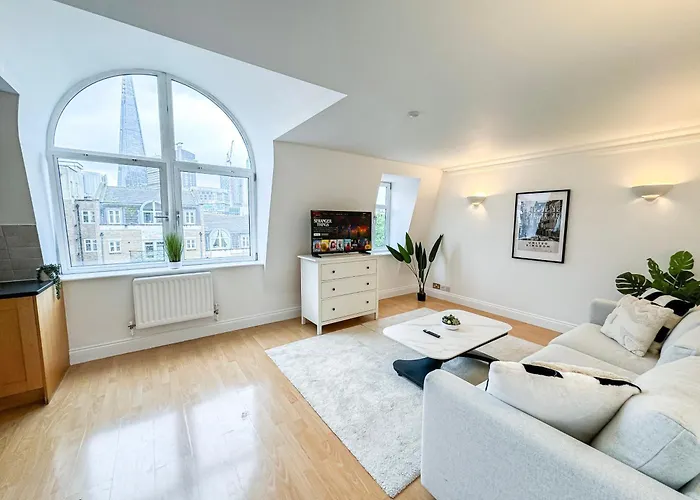 3 Bedroom Flat With Free Secured Parking In Borough Near The Shard, Bermondsey