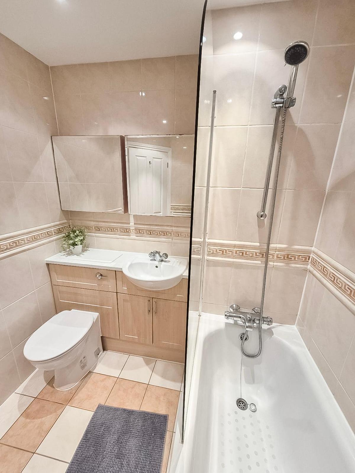 Apartment 3 Bedroom Flat With Free Secured Parking In Borough Near The Shard, Bermondsey