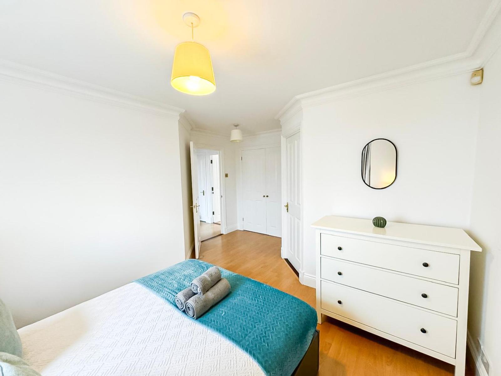 Apartment 3 Bedroom Flat With Free Secured Parking In Borough Near The Shard, Bermondsey