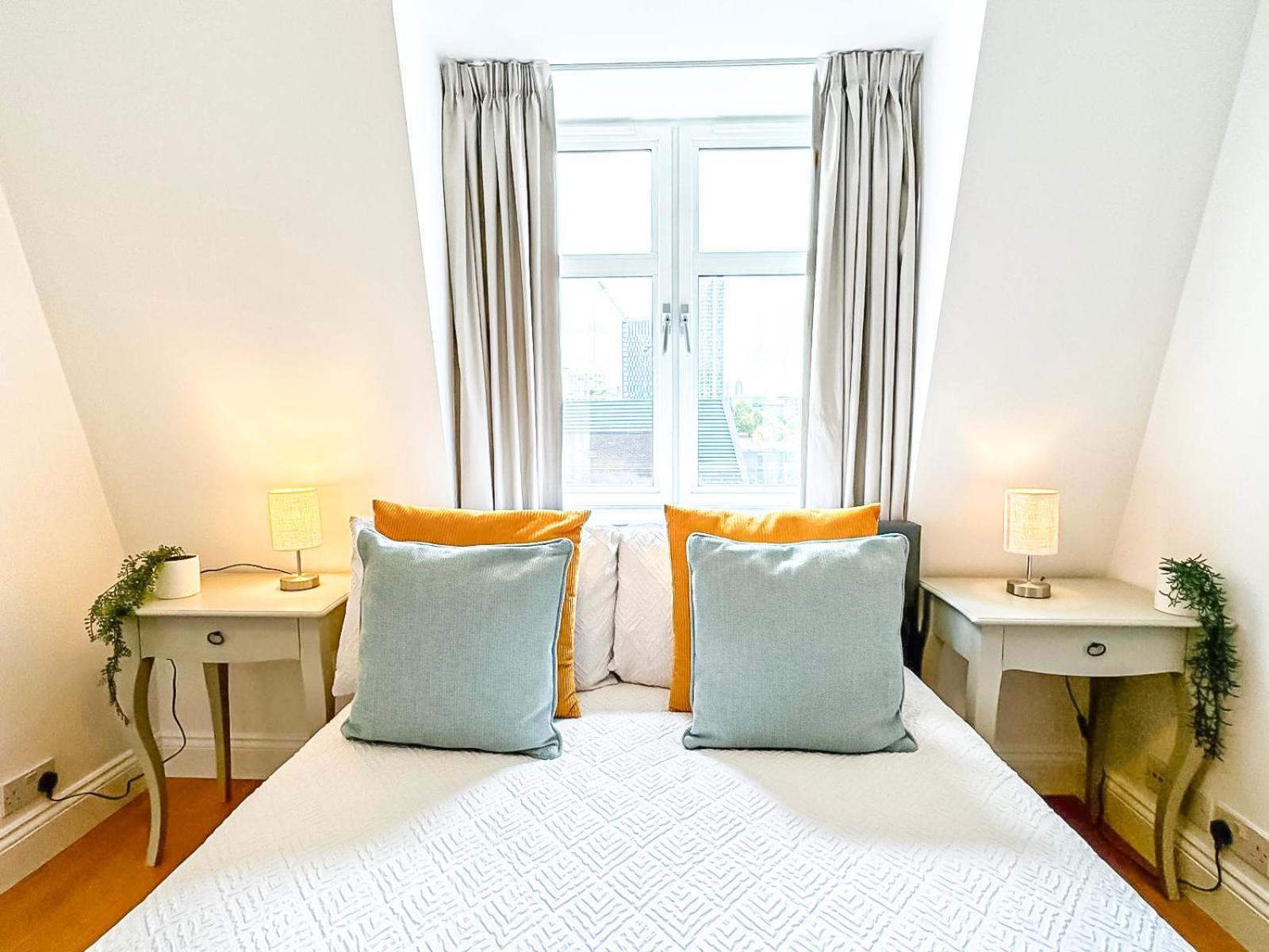 Apartment 3 Bedroom Flat With Free Secured Parking In Borough Near The Shard, Bermondsey *