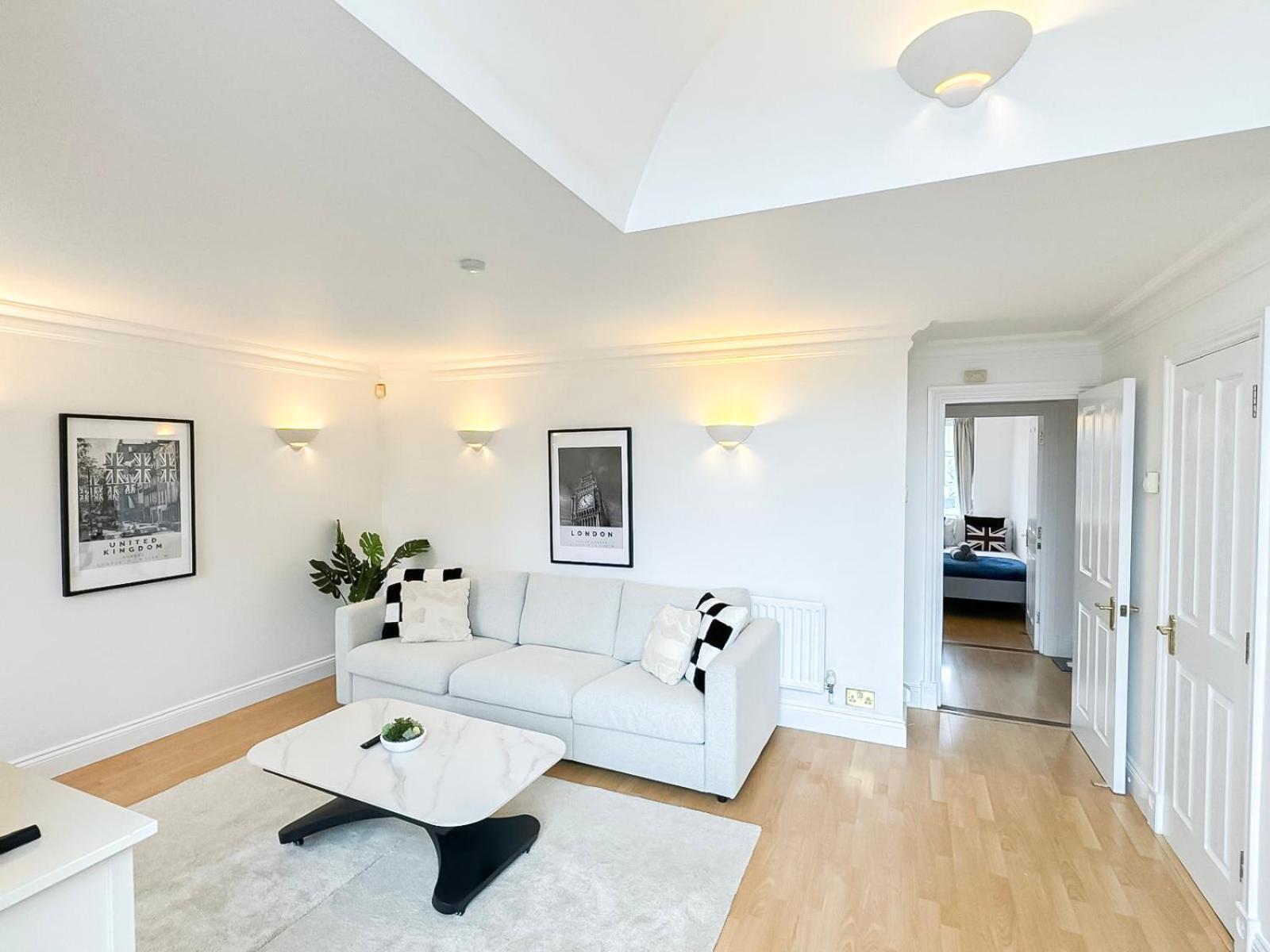 Apartment 3 Bedroom Flat With Free Secured Parking In Borough Near The Shard, Bermondsey London