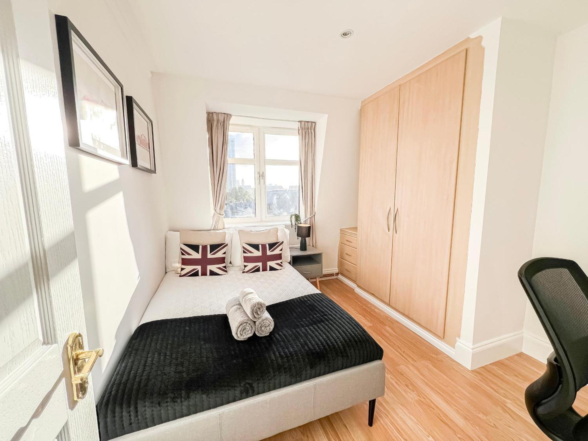3 Bedroom Flat With Free Secured Parking In Borough Near The Shard, Bermondsey Apartment London