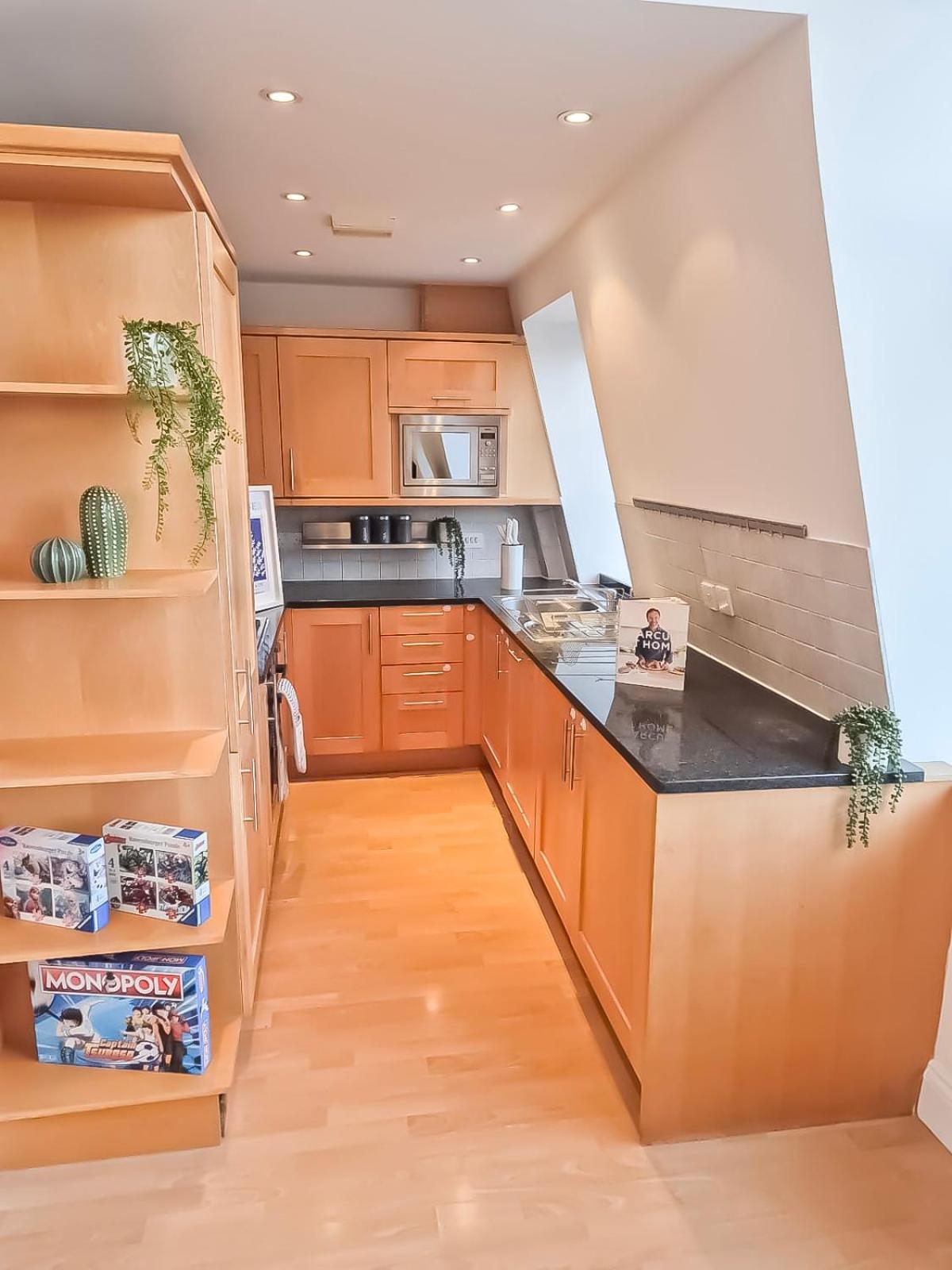 3 Bedroom Flat With Free Secured Parking In Borough Near The Shard, Bermondsey Apartment London