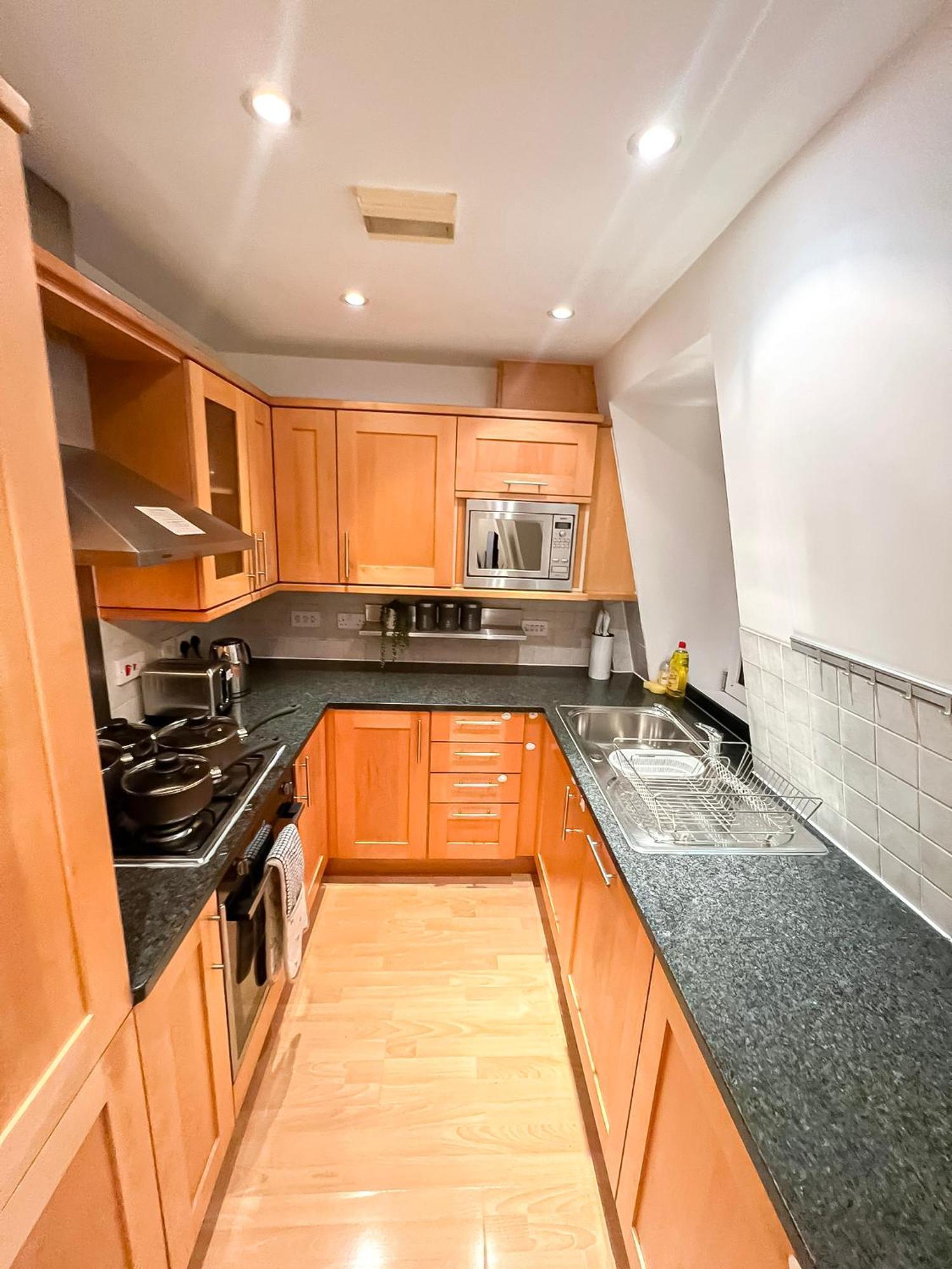 Apartment 3 Bedroom Flat With Free Secured Parking In Borough Near The Shard, Bermondsey