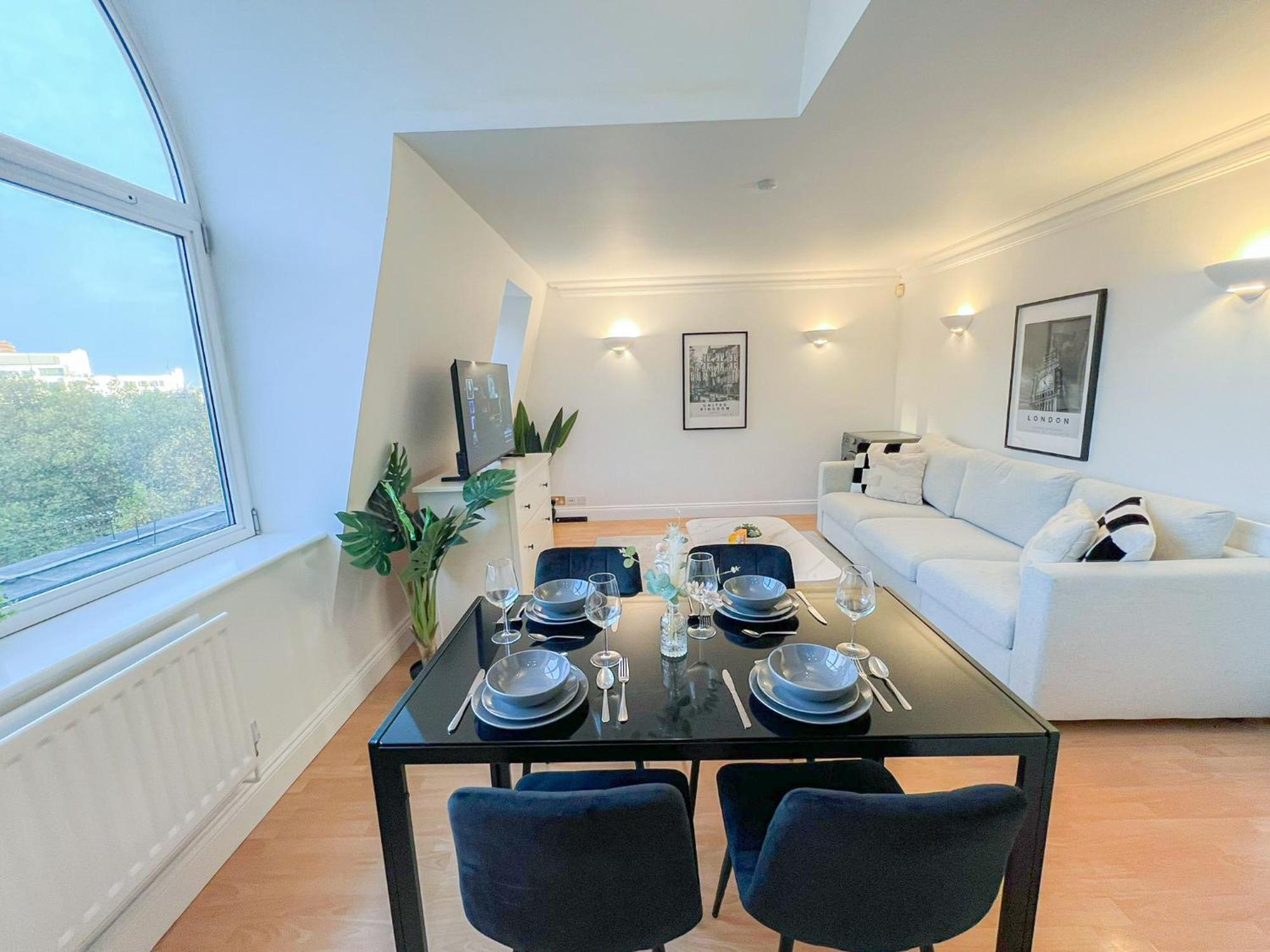 3 Bedroom Flat With Free Secured Parking In Borough Near The Shard, Bermondsey Apartment London