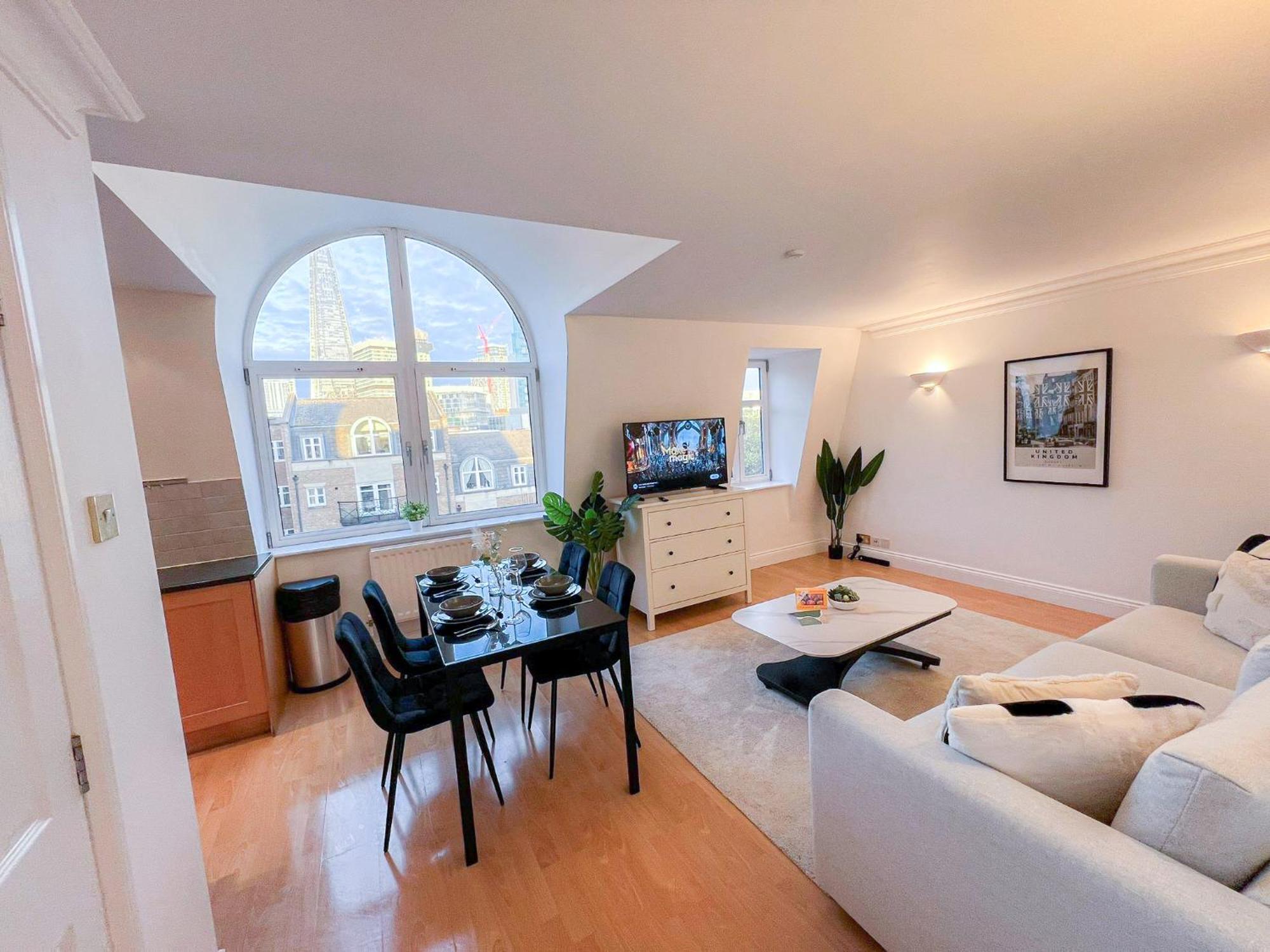 3 Bedroom Flat With Free Secured Parking In Borough Near The Shard, Bermondsey Apartment