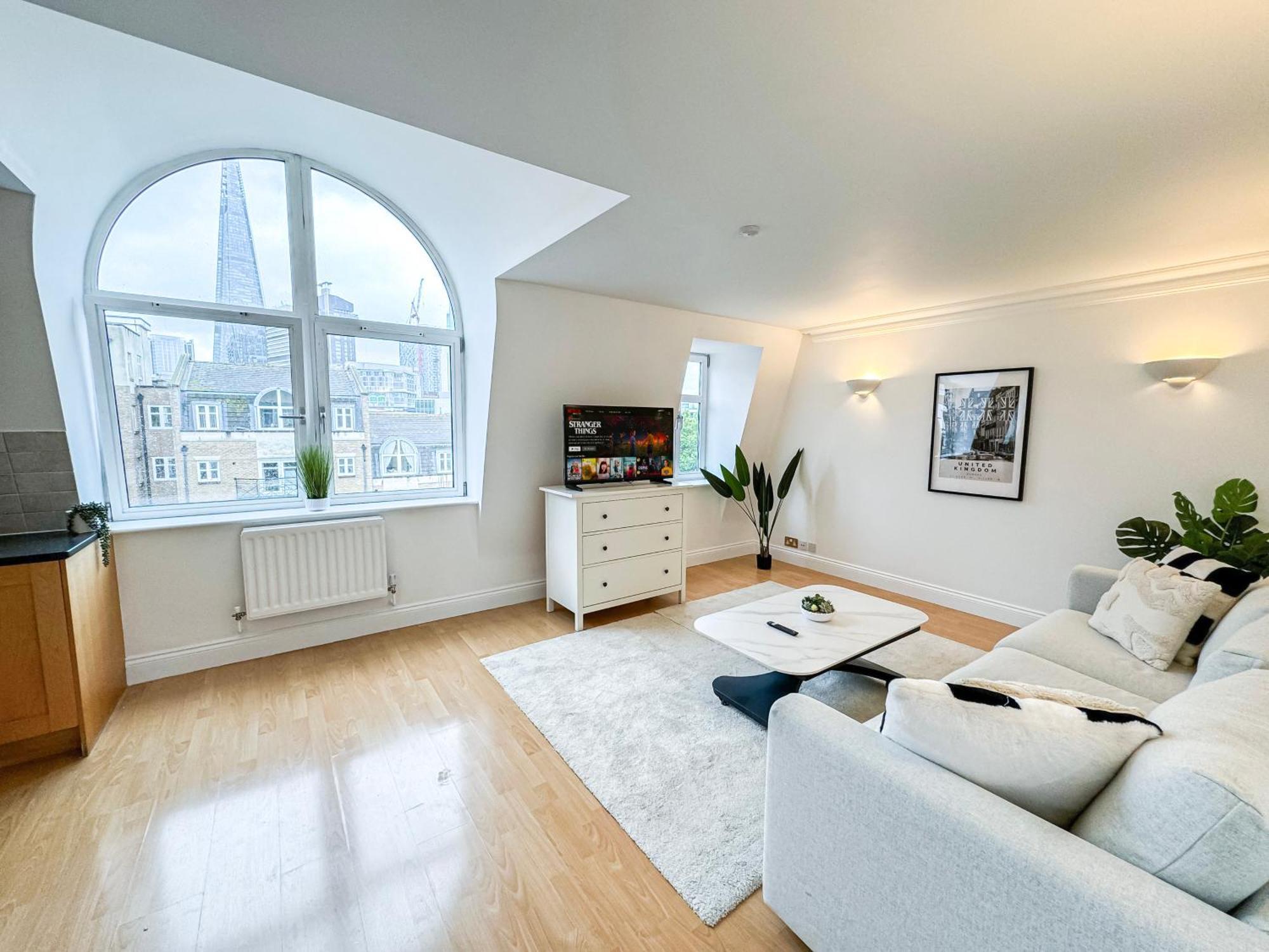 Apartment 3 Bedroom Flat With Free Secured Parking In Borough Near The Shard, Bermondsey *